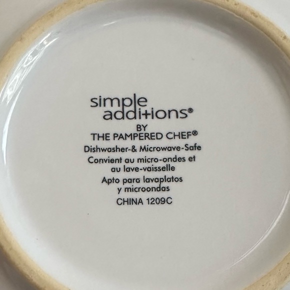 The Pampered Chef - simple addi+ions - Dots - set of 3 small 6” bowls - Picture 6 of 9